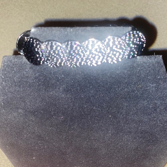 Accessories - Brand new Round silver stoned bracelet.